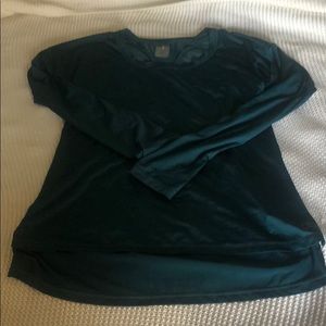 carrie underwoods brand workout top!